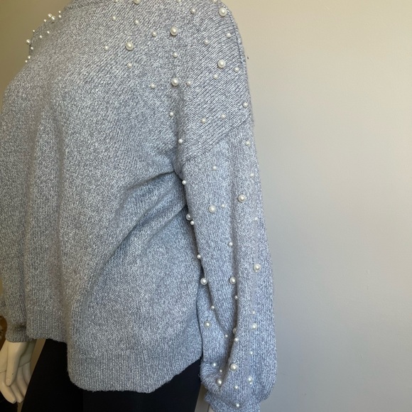 Gray sweater with pearls - Picture 3 of 5